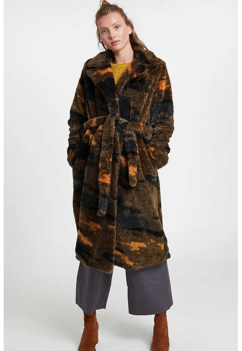 Paltom lung din plus cu model petrecut si imprimeu camuflaj, Maro inchis/Portocaliu