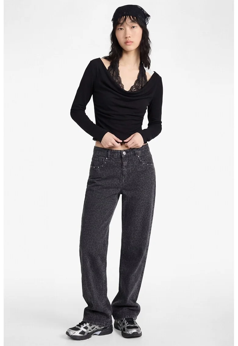 Bluza cu model petrecut, Negru