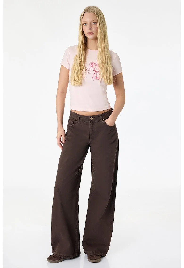 Tricou crop cu model text, Roz pastel