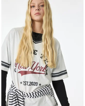Tricou de bumbac cu model text, Alb/Visiniu/Negru