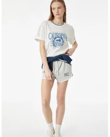 Tricou cu text si decolteu la baza gatului, Alb/Albastru