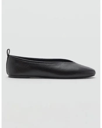 Balerini de piele, Negru