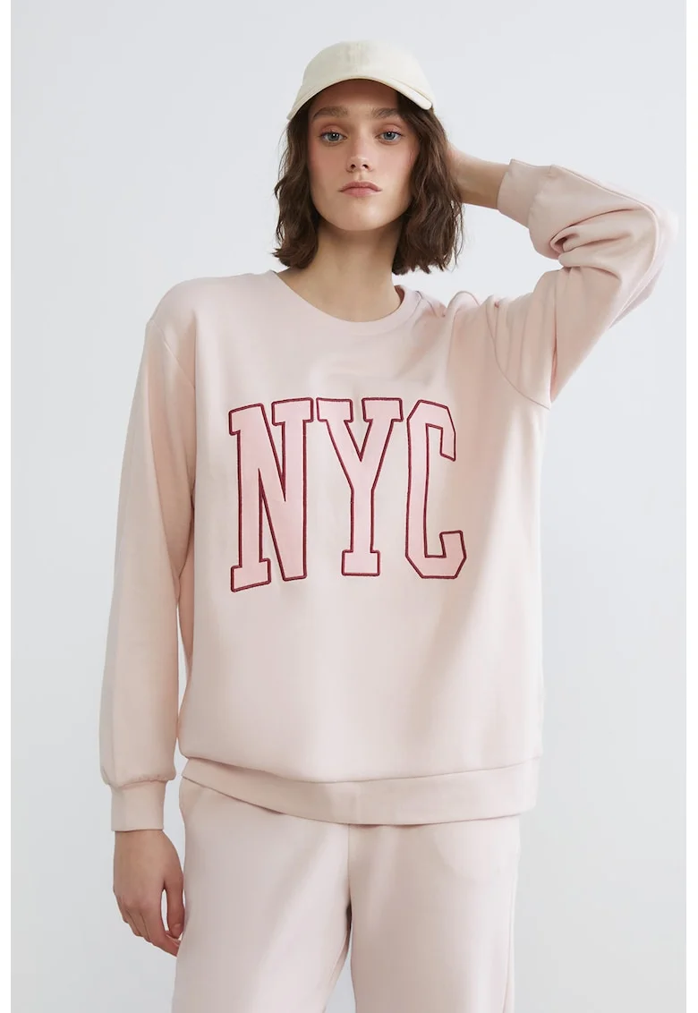 Bluza de trening cu croiala lejera, decolteu la baza gatului si imprimeu text, Rosu inchis/Nude rose