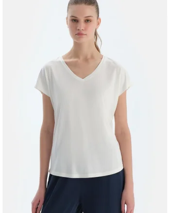Tricou din amestec de modal cu decolteu in V