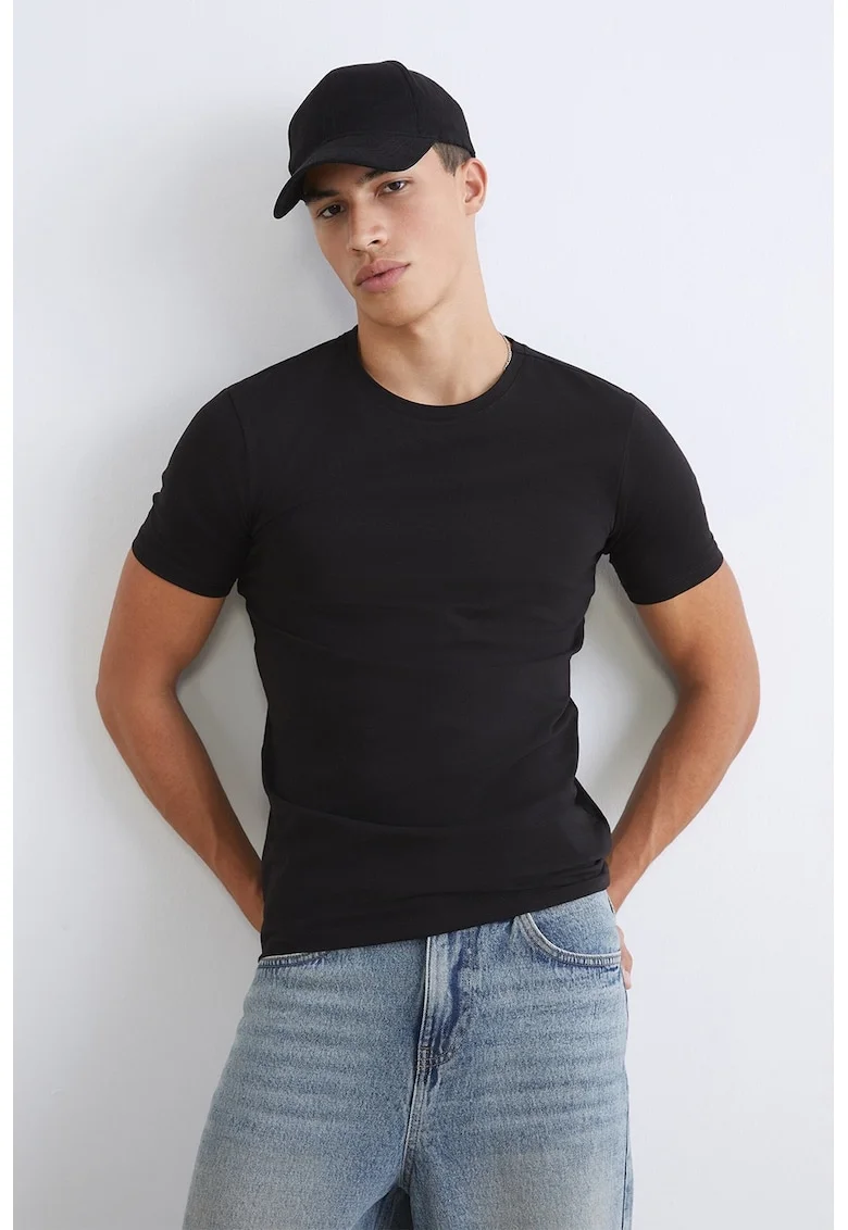 Tricou slim-fit cu decolteu la baza gatului, Negru