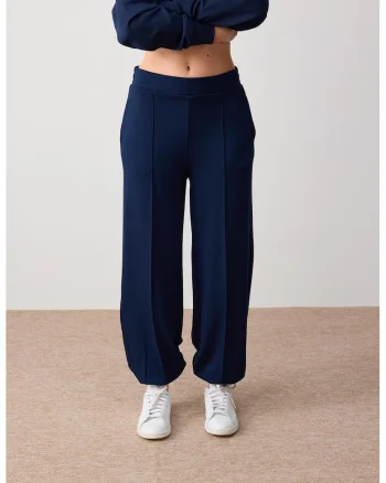 Pantaloni de trening din amestec de modal cu croiala relaxed-fit si cusaturi pe partea din fata, Bleumarin