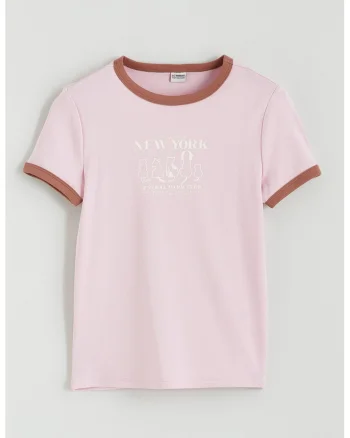 Tricou cu imprimeu text, Alb/Maro scortisoara/Roz pastel
