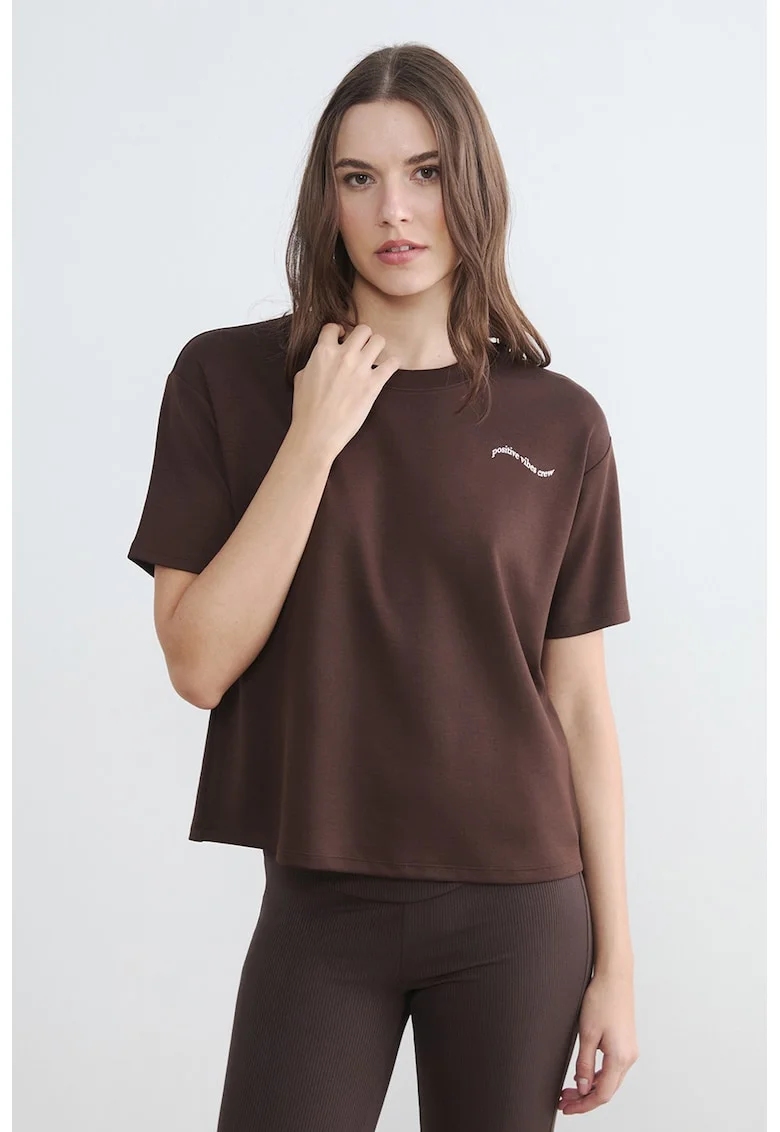 Tricou lejer cu decolteu la baza gatului, Maro inchis
