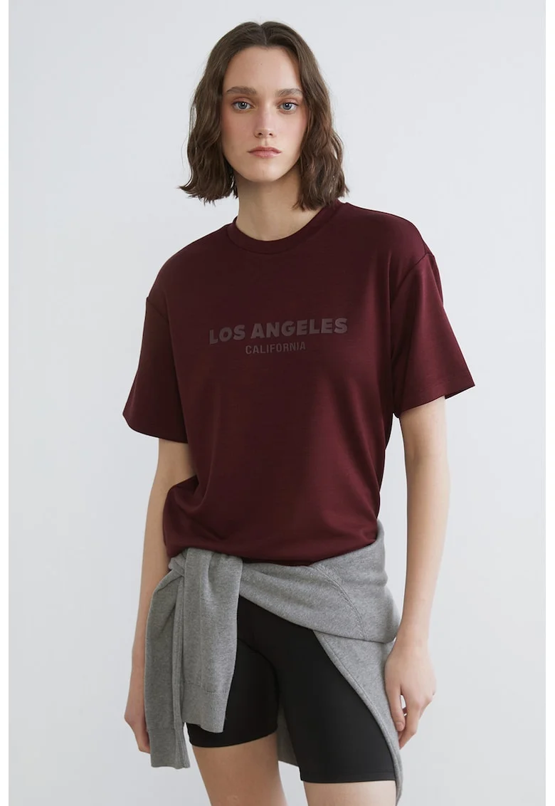 Tricou cu imprimeu text, Visiniu inchis