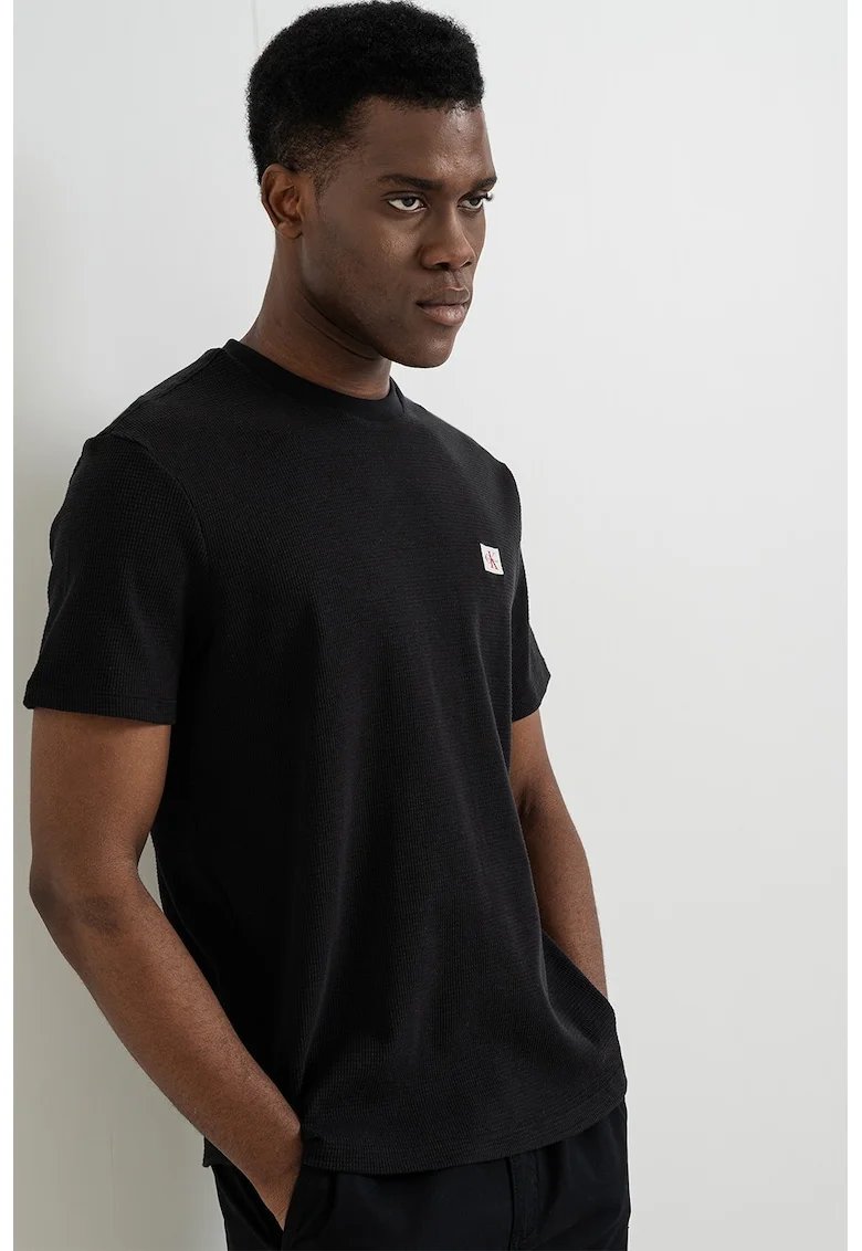 Tricou cu decolteu la baza gatului si logo, Negru