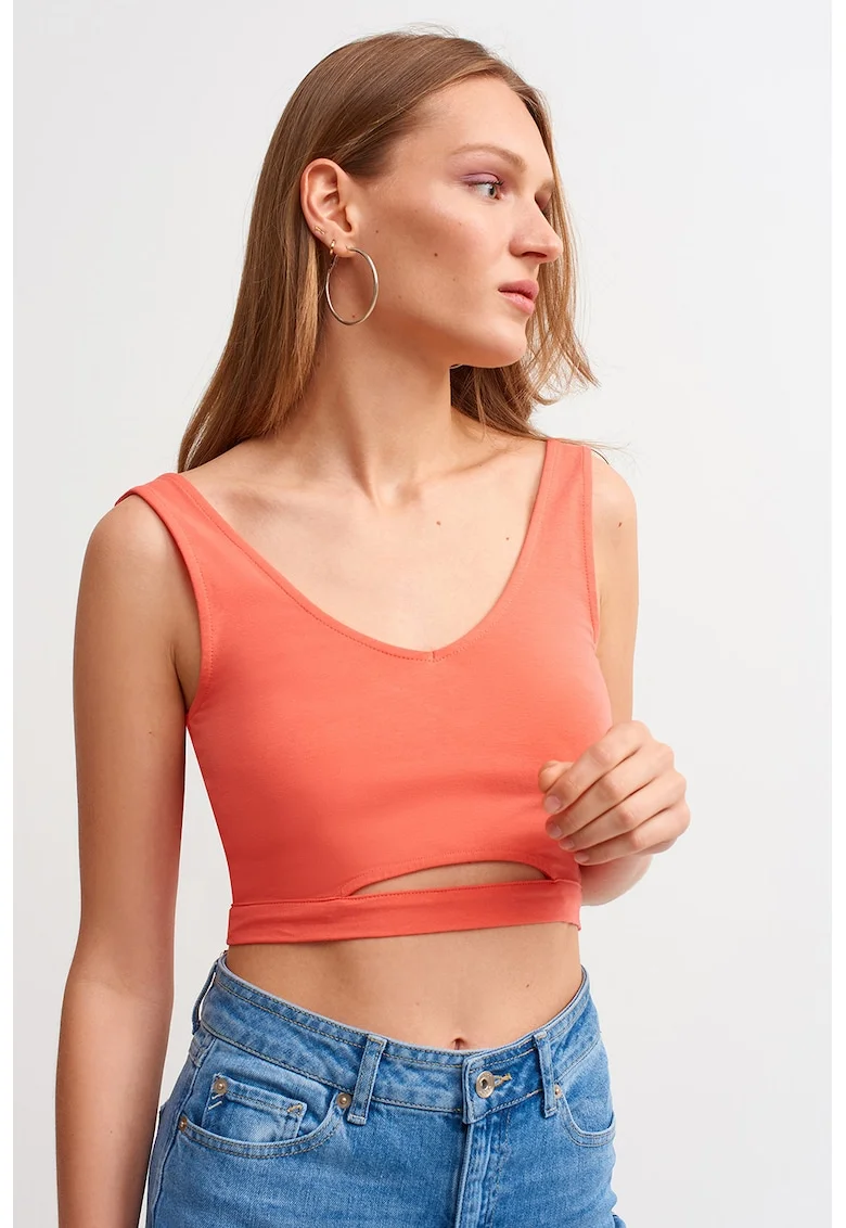 Top crop cu bretele incrucisate pe partea din spate