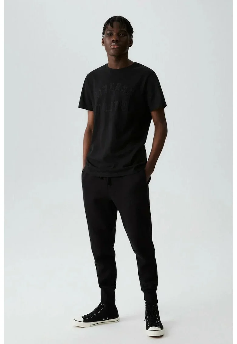 Tricou cu decolteu la baza gatului si logo, Negru
