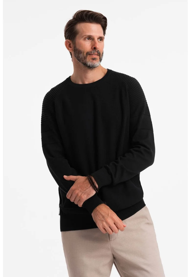 Pulover cu decolteu la baza gatului si maneci raglan, Negru