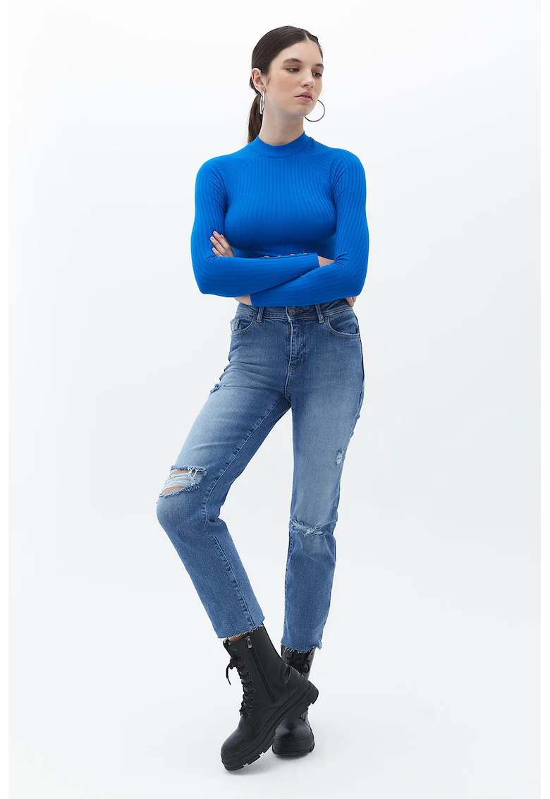 Blugi crop cu termiantii franjurate, Albastru