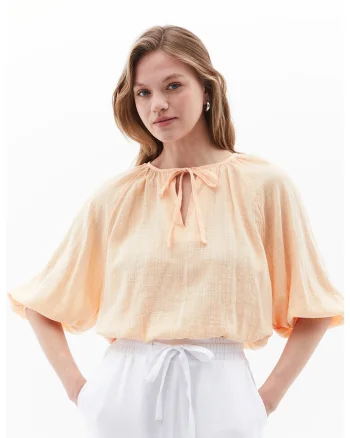 Bluza lejera cu maneci bufante, Piersica