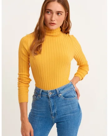 Bluza slim-fit din amestec de modal cu guler inalt, Galben sofran