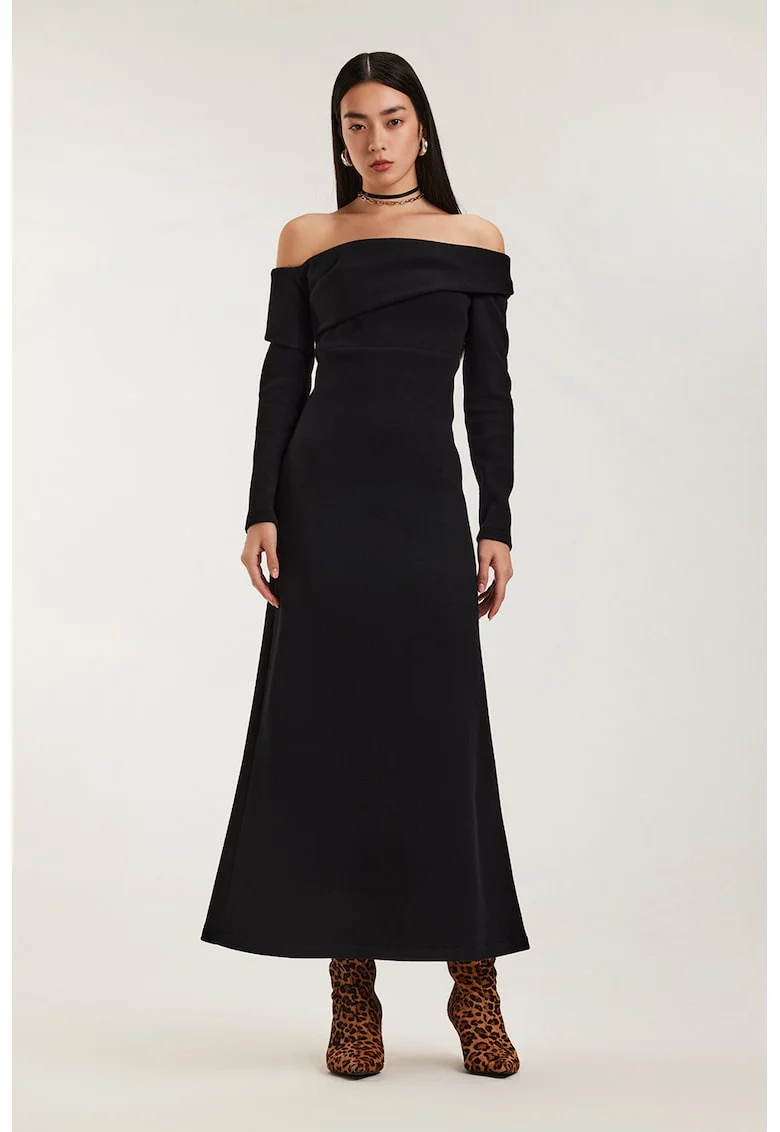 Rochie cu decolteu pe umeri Chalet, Negru