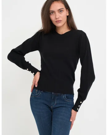 Pulover tricotat fin cu decolteu la baza gatului si logo, Negru