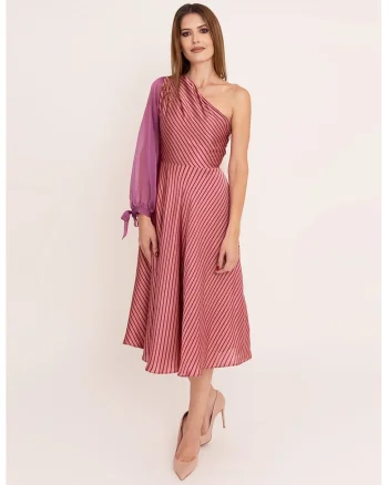 Rochie evazata cu model in dungi si decolteu pe un umar Nefely, Violet/Rosu stins