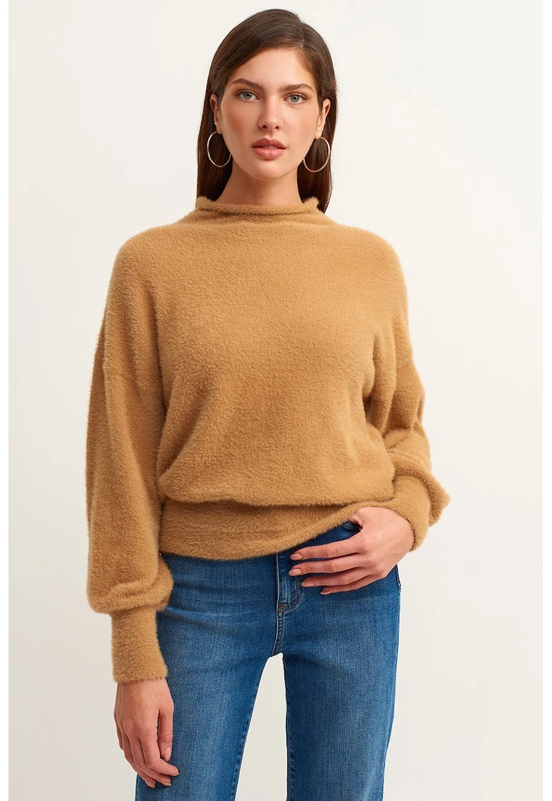 Pulover cu aspect pufos, Maro camel