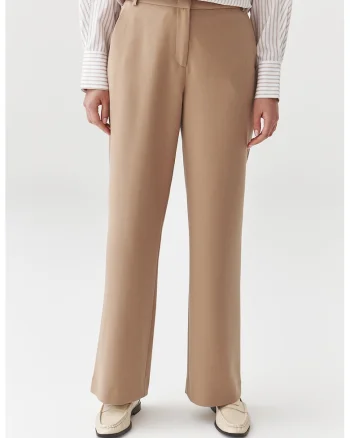 Pantaloni ampli uni, Maro deschis