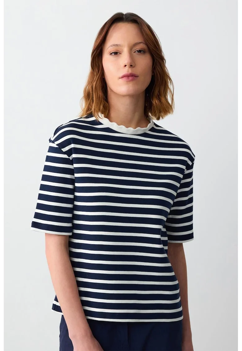Tricou cu model in dungi si decolteu valurit, Alb/Bleumarin