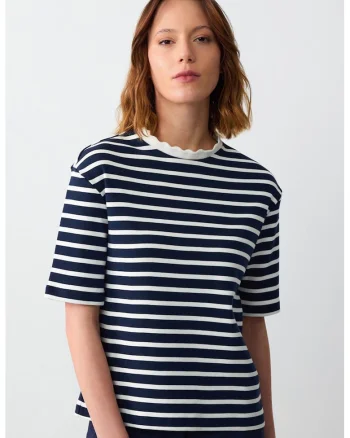 Tricou cu model in dungi si decolteu valurit, Alb/Bleumarin
