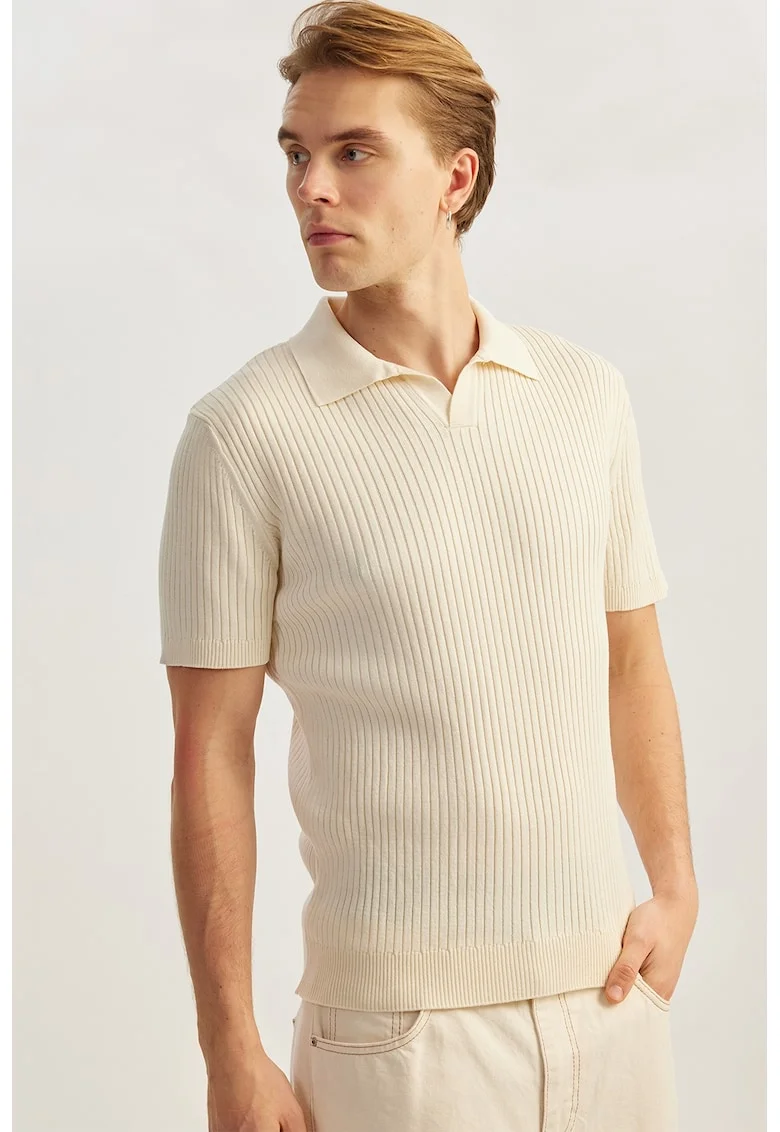Pulover polo cu model texturat, maneci scurte si decolteu in V, Bej deschis