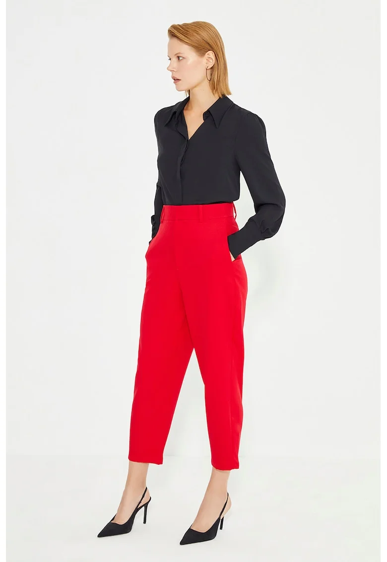 Pantaloni crop cu croiala conica si buzunare laterale, Rosu