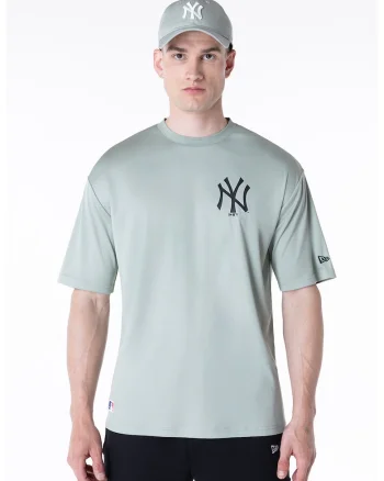 Tricou cu decolteu la baza gatului si monograma pe piept, Negru stins/Verde pal