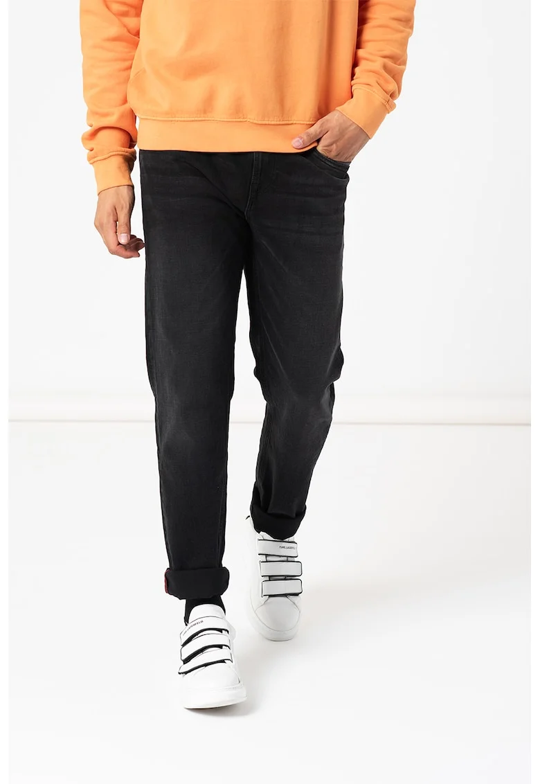 Blugi conici, Negru stins