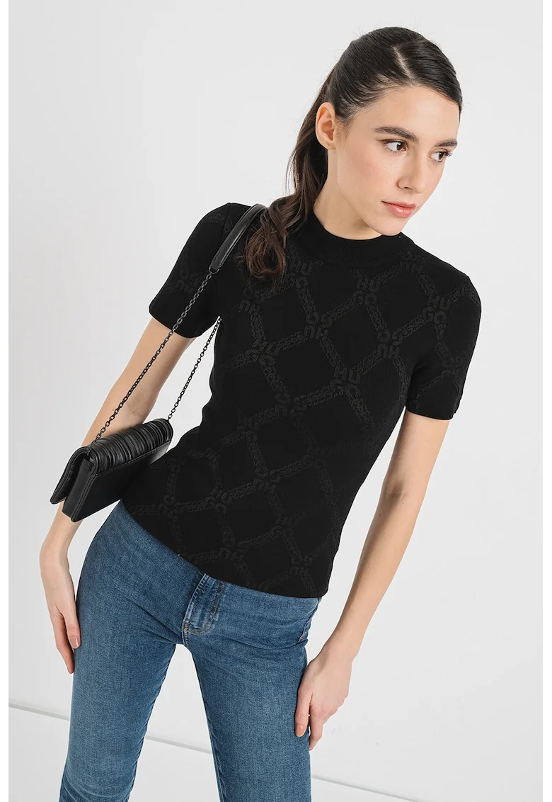 Tricou cu decolteu la baza gatului, Negru
