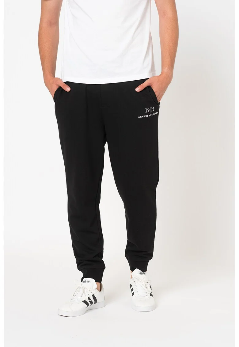 Pantaloni sport conici cu imprimeu logo contrastant, Alb/Negru