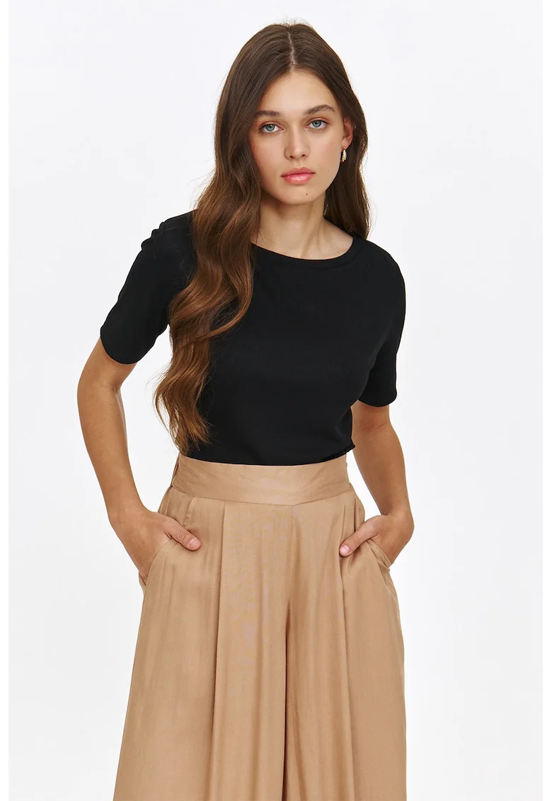 Tricou striat cu decolteu la baza gatului, Negru