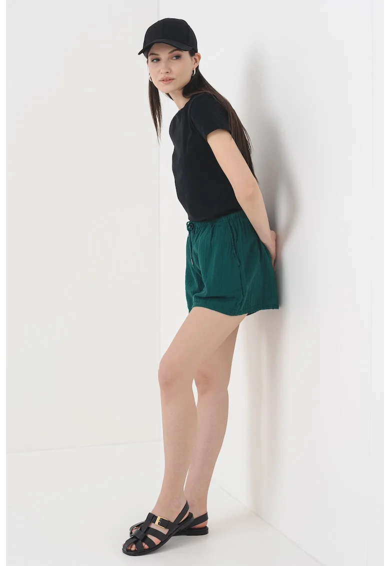 Pantaloni scurti cu snur de ajustare si buzunare laterale, Verde