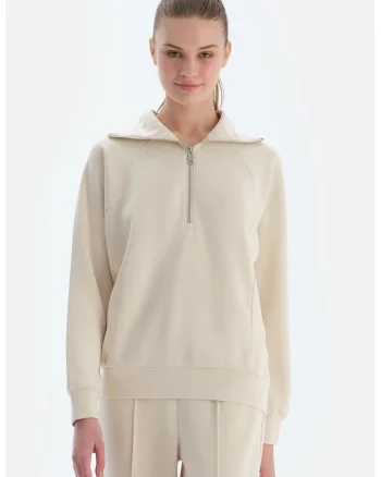 Pulover cu model uni si fermoar, Crem