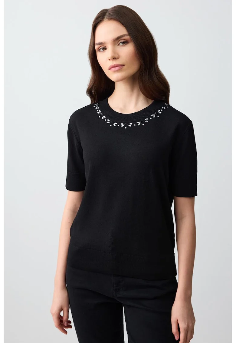 Tricou cu strasuri, Negru