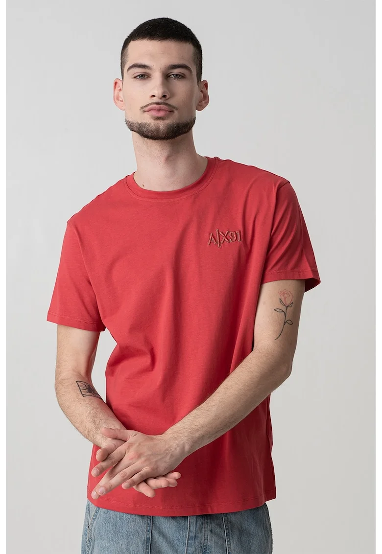 Tricou cu decolteu la baza gatului si logo, Rosu stins