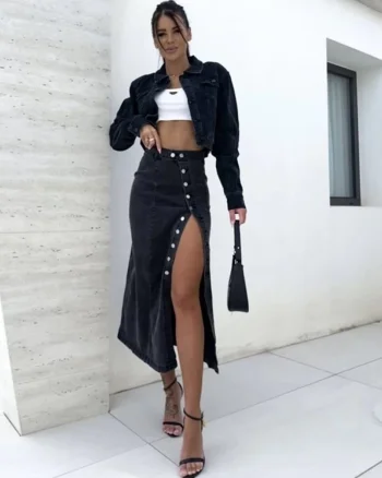 Fusta din blug neagra cu nasturi