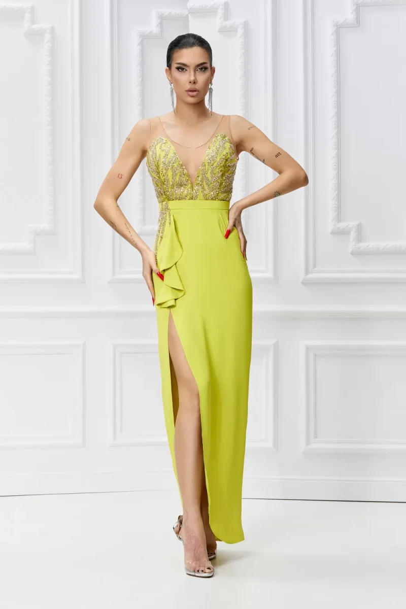 Rochie eleganta galbena cu croi mulat si slit pe picior