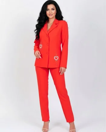 Compleu eleganta format din doua piese cu sacou cambrat accesorizat cu detalii pretioase