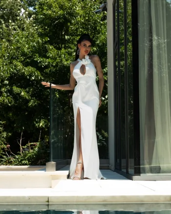 Rochie lunga eleganta din tafta cu prindere dupa gat si slit pe picior