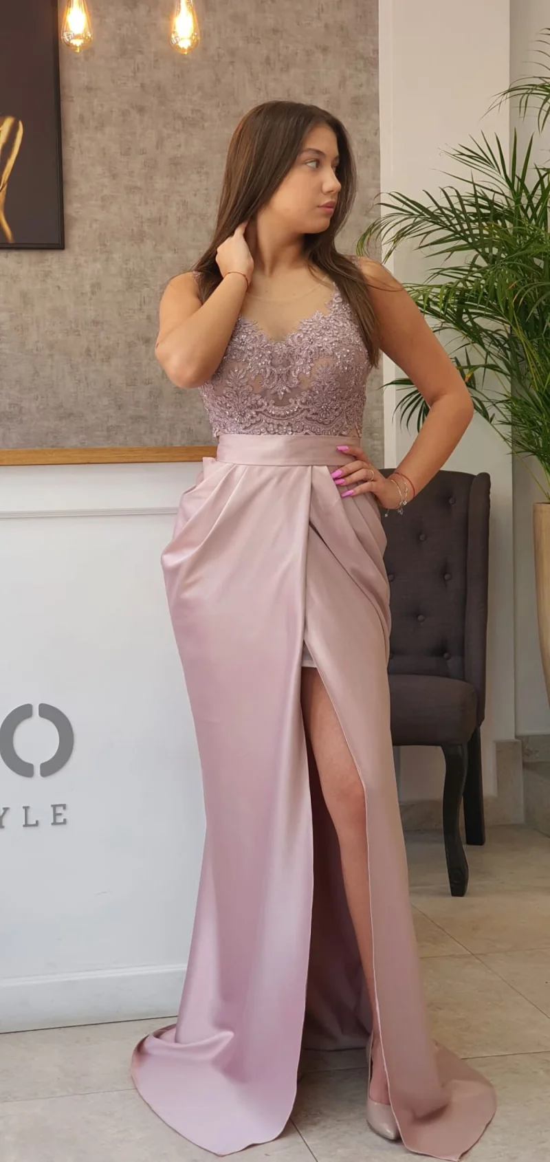 Rochie de ocazie lunga din tafta cu slit in partea din fata si falduri in laterale