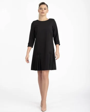 Rochie neagra cu croiala in A si pliuri la baza