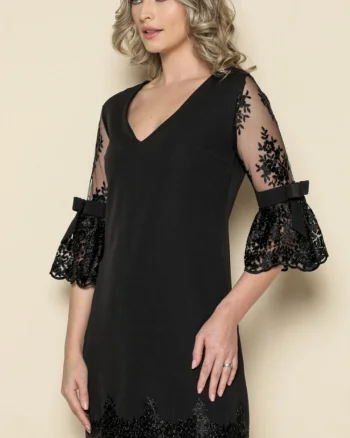 Rochie neagra eleganta cu broderie la baza si maneci clopot
