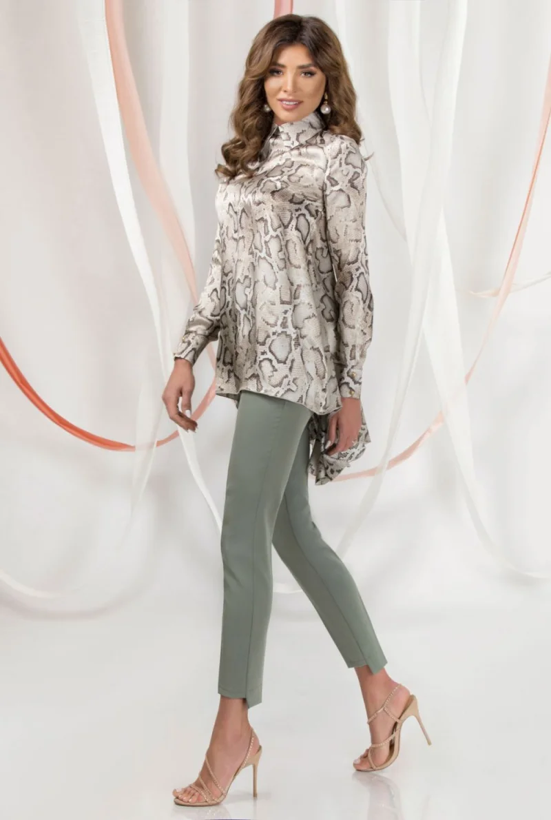 Bluza eleganta asimetrica confectionata din material vaporos cu imprimeu sarpe