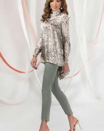 Bluza eleganta asimetrica confectionata din material vaporos cu imprimeu sarpe