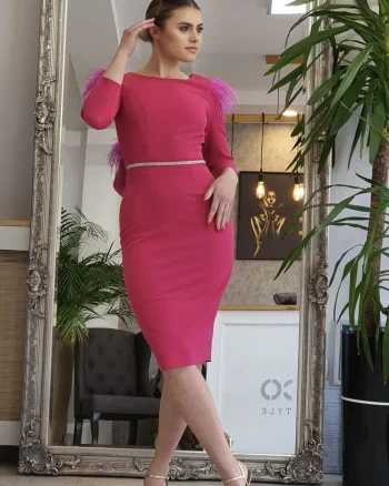Rochie de ocazie conica de lungime midi prevazuta cu pene