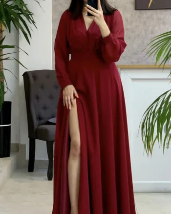 Rochie lunga de ocazie confectionata din material fluid cu partea superioara petrecuta si slit pe picior