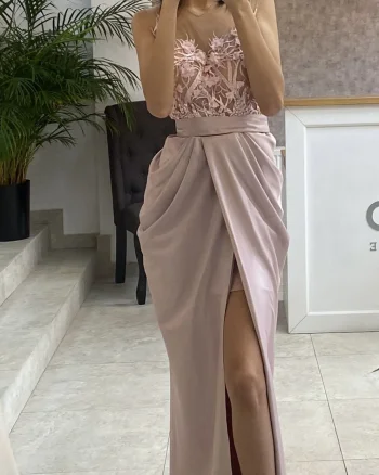 Rochie de ocazie lunga din tafta cu aspect petrecut si broderie 3D in partea superioara